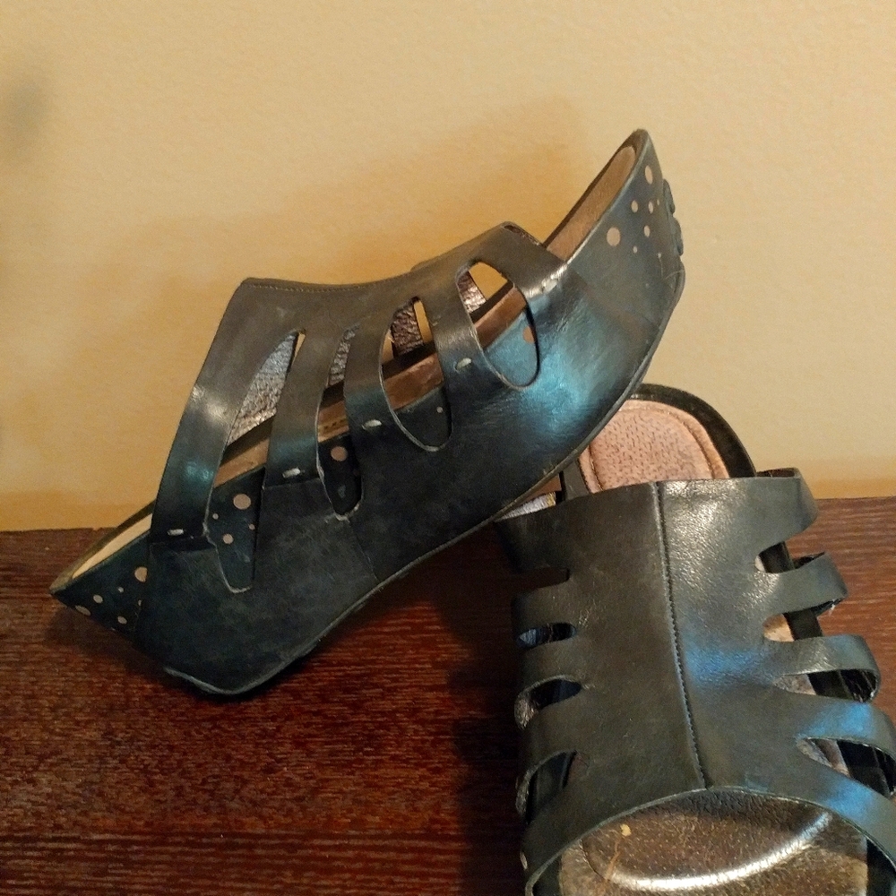 Womens Tsubo sandal wedges